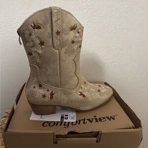 comfortview Cream Embroidered Western Ankle Booties